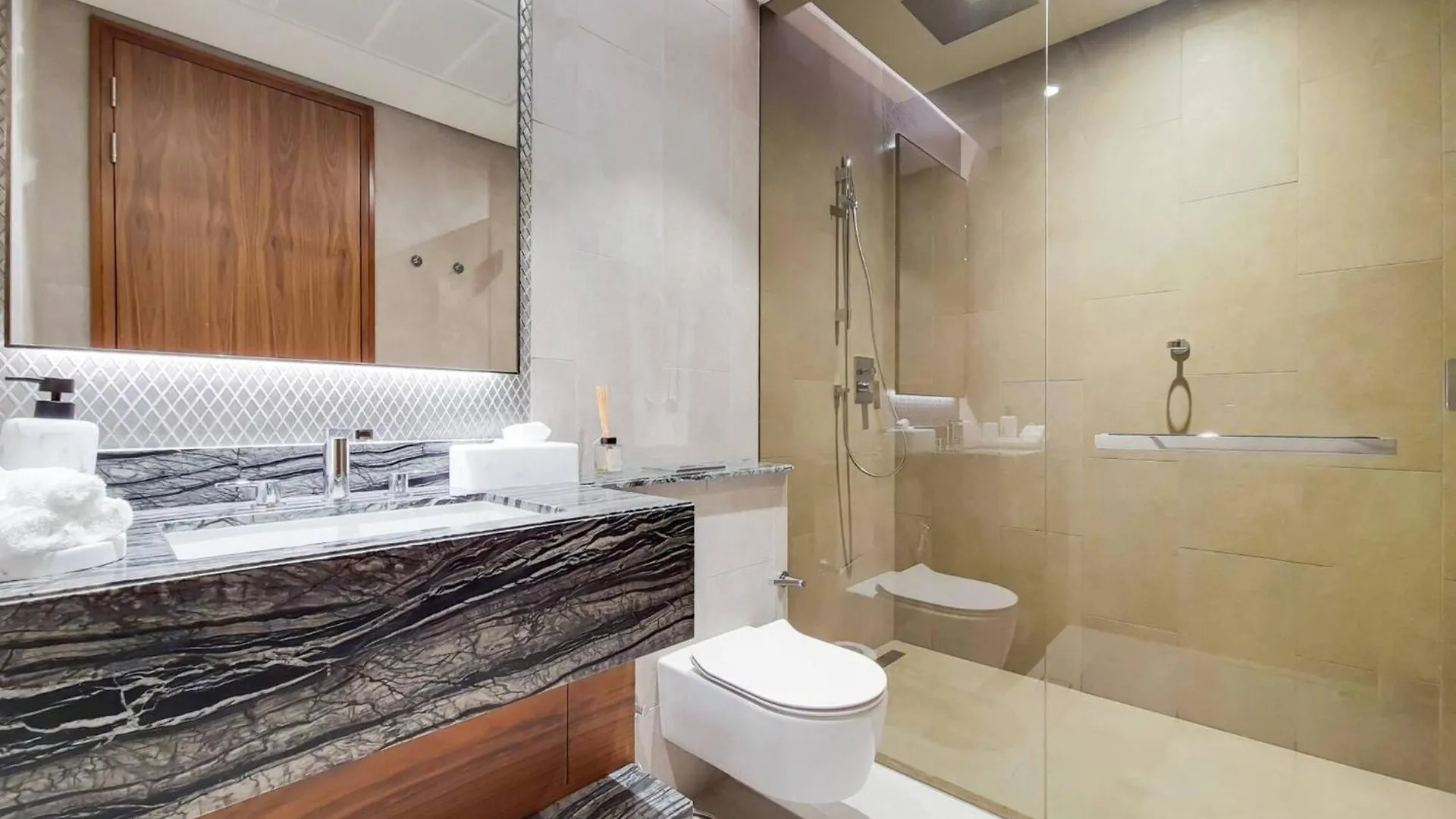 4 Bed Villa With Marina Views In Jumeirah Hotel Dubai