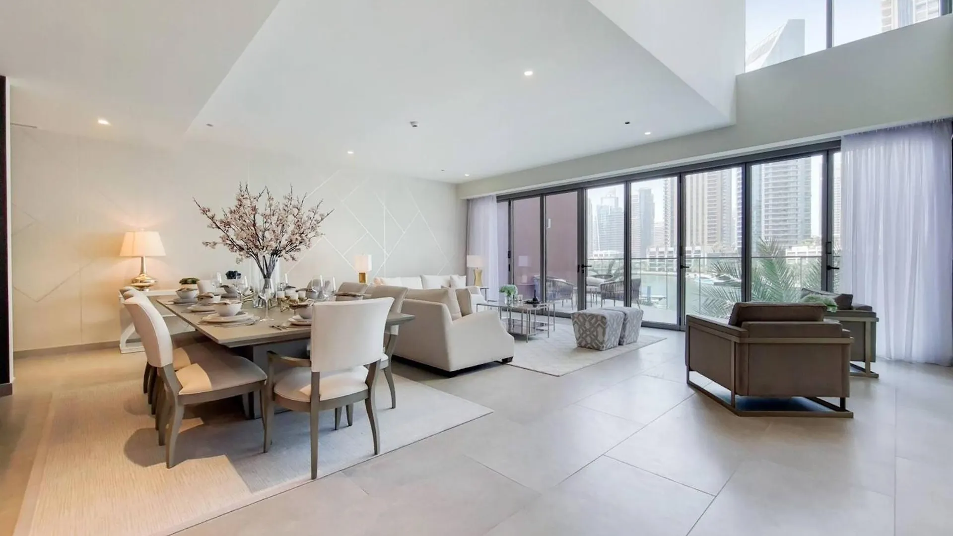 4 Bed Villa With Marina Views In Jumeirah Hotel Dubai