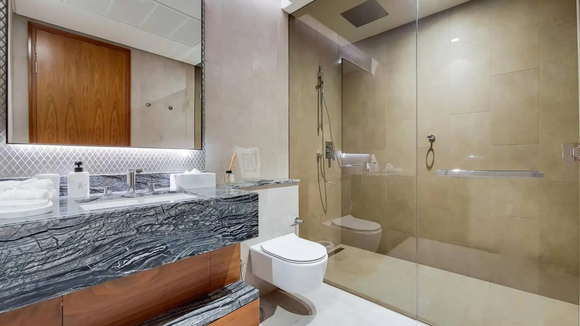 4 Bed Villa With Marina Views In Jumeirah Hotel Dubai