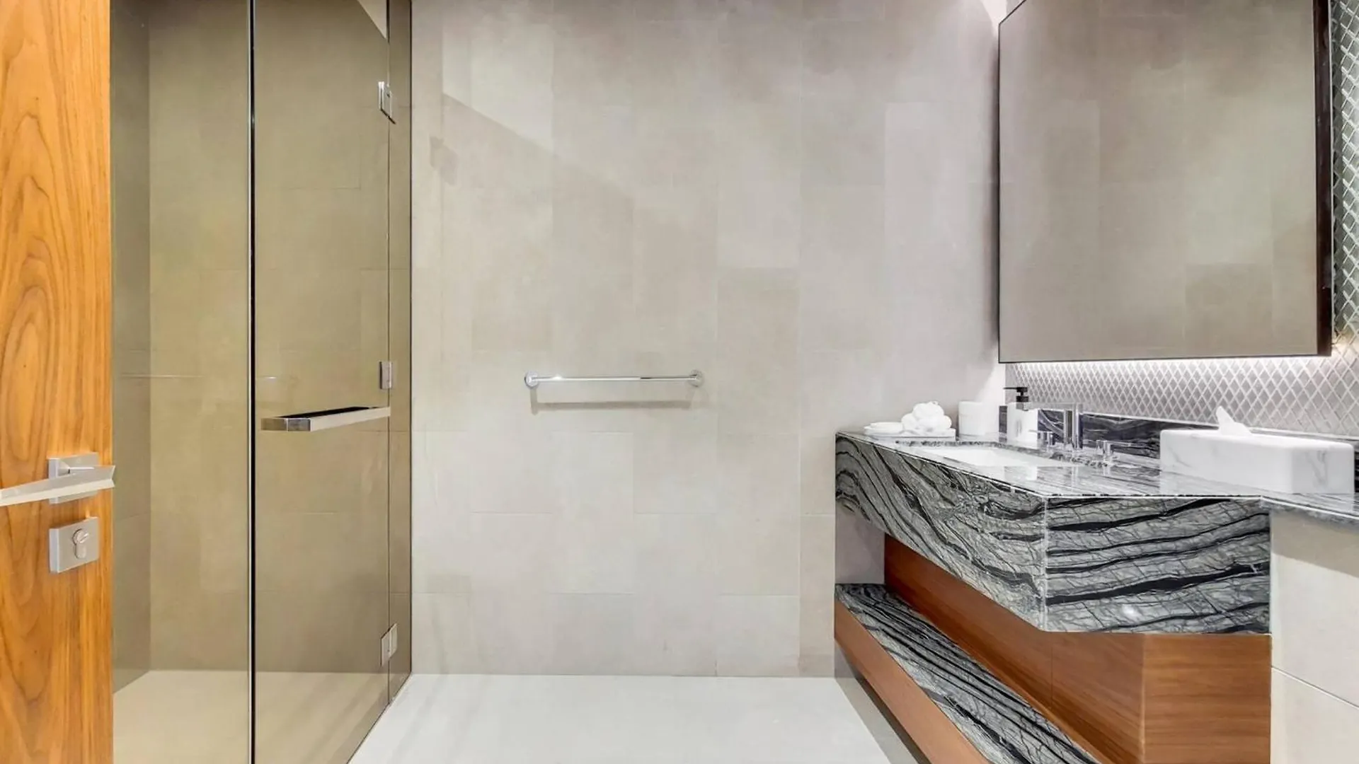 4 Bed Villa With Marina Views In Jumeirah Hotel Dubai