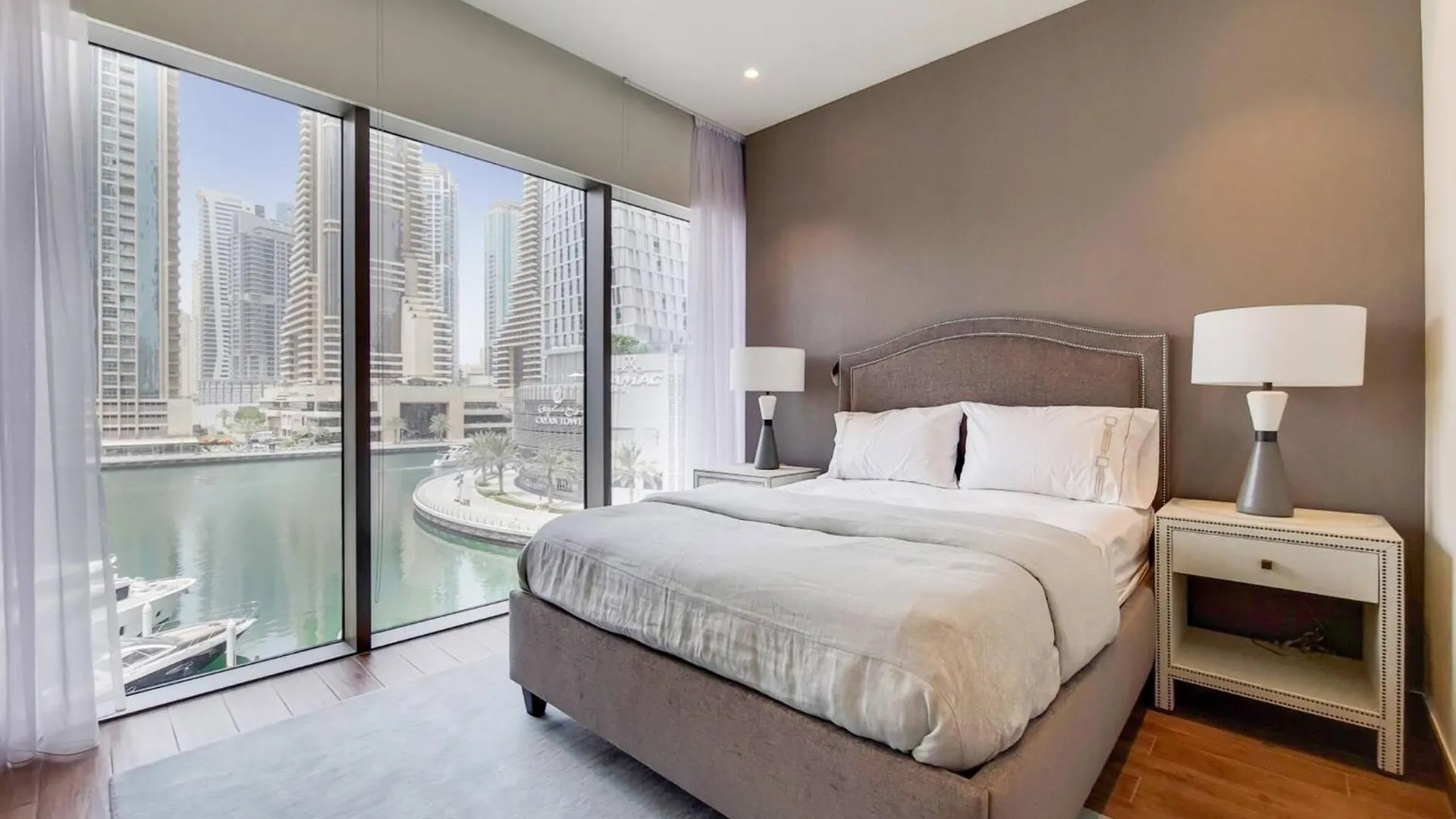 4 Bed Villa With Marina Views In Jumeirah Hotel Dubai