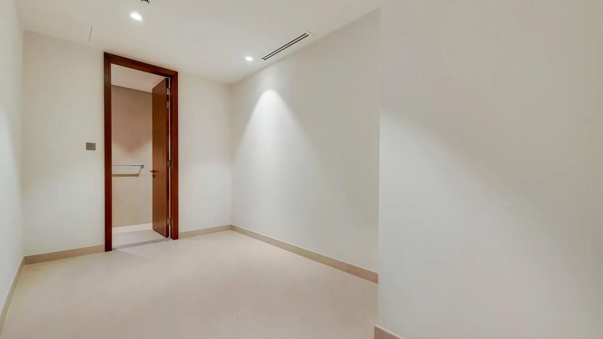 4 Bed Villa With Marina Views In Jumeirah Hotel Dubai